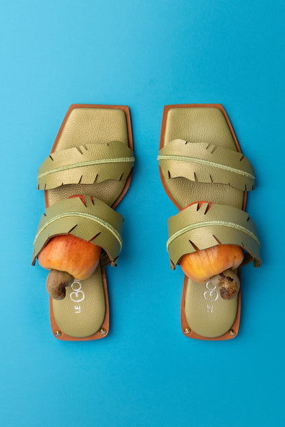 Banana Leaf Sandals - Metallic Green