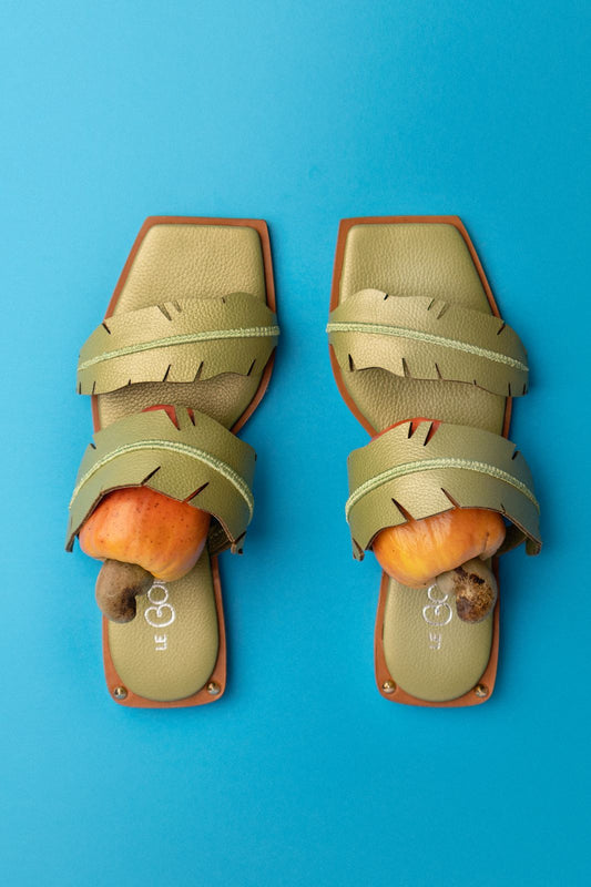 Banana Leaf Sandals - Metallic Green