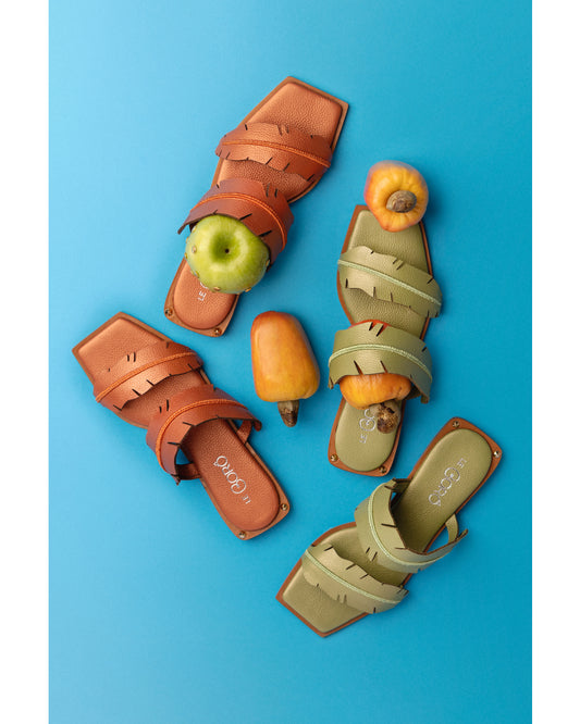 Banana Leaf Sandals - Metallic Green